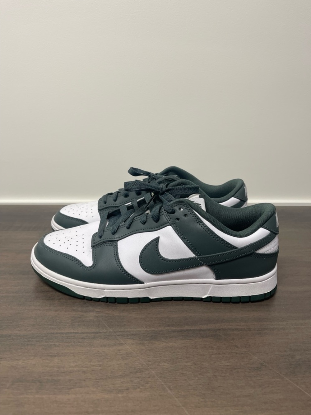 Nike Dunk Low Sneakers Men’s Size 10 Green & White Classic